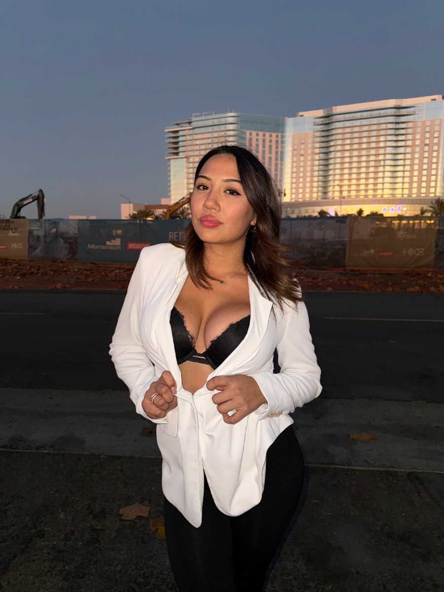 Take a pause and enjoy Ali Cruz — streaming from Kota Kinabalu