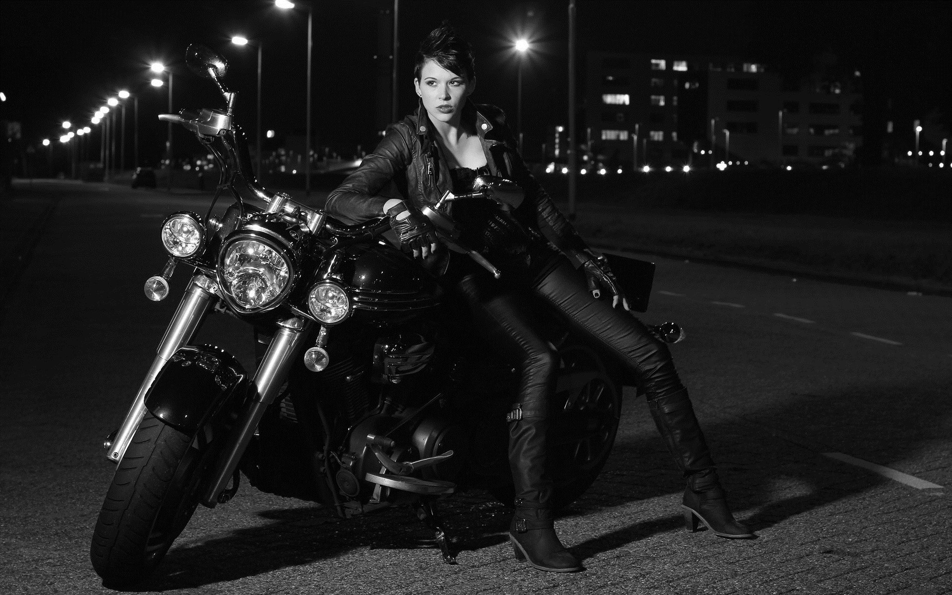 Photo Beautiful girls and motorcycles in Kota Kinabalu