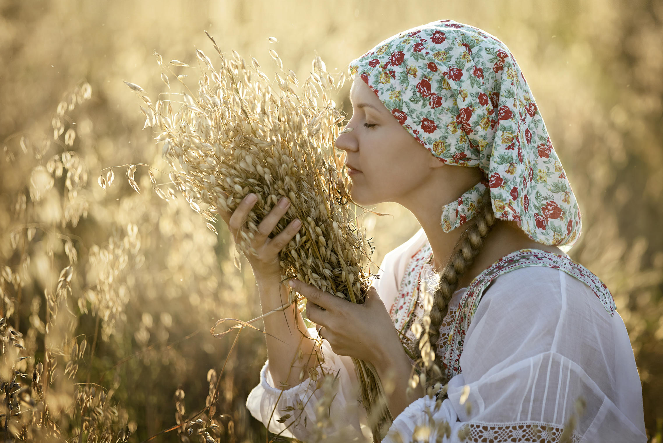 Photo Women in Slavic costumes in Kota Kinabalu