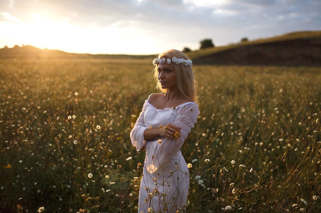 Girls in Slavic costumes in Kota Kinabalu